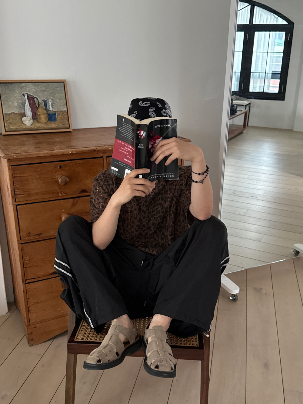 반팔 티셔츠 모델 착용 이미지-S221L21