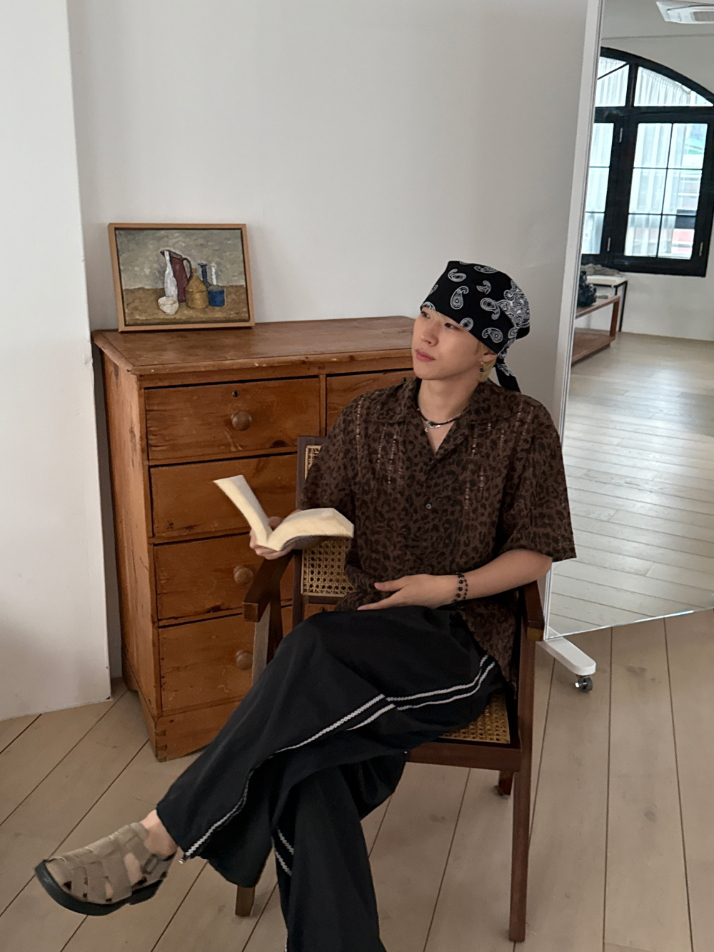 반팔 티셔츠 모델 착용 이미지-S221L16