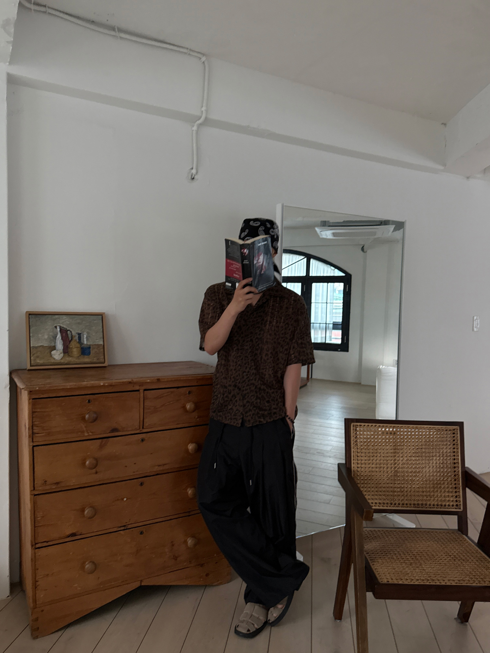 반팔 티셔츠 모델 착용 이미지-S221L12