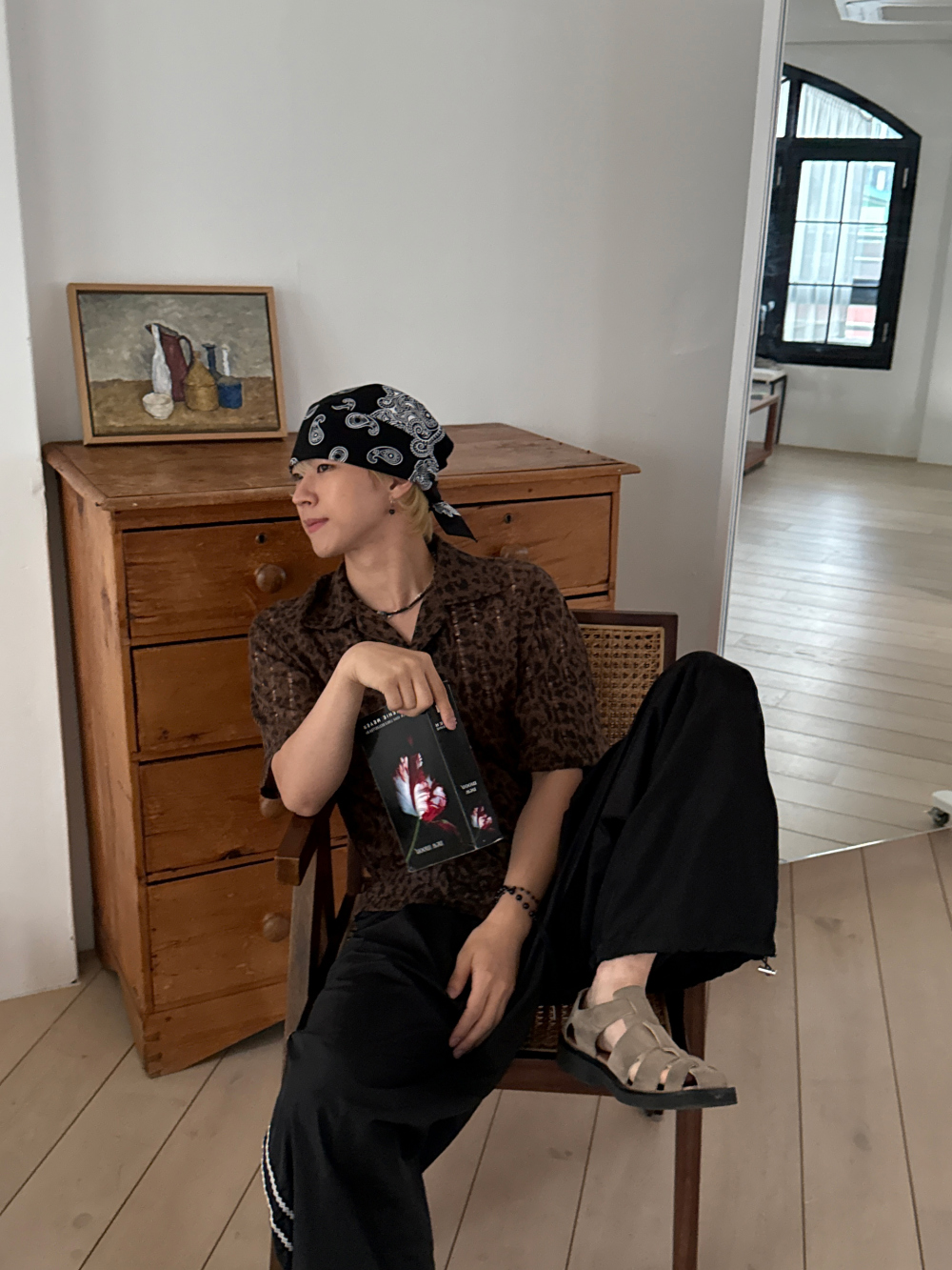 반팔 티셔츠 모델 착용 이미지-S221L18