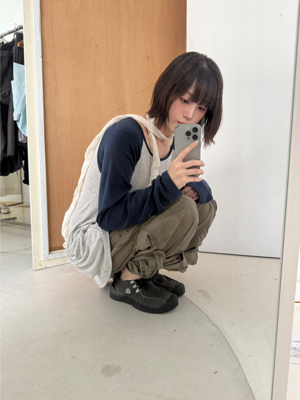 반바지 모델 착용 이미지-S4L42