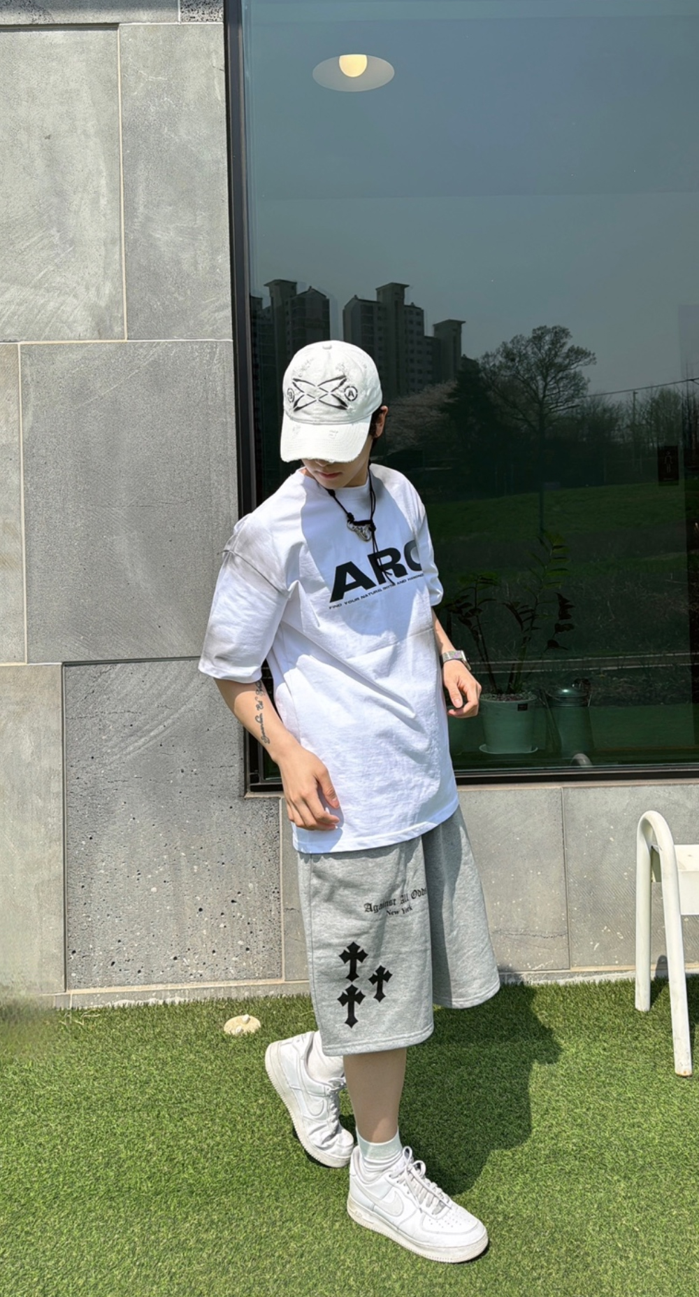 반바지 모델 착용 이미지-S47L75