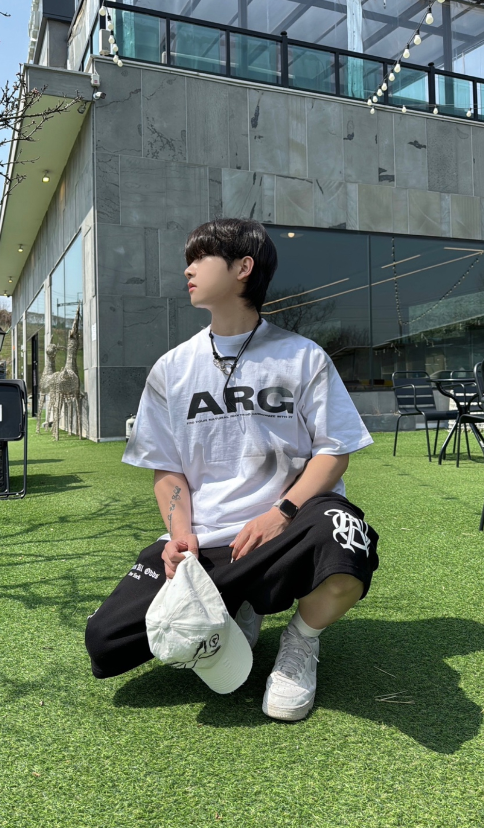 반바지 모델 착용 이미지-S35L70