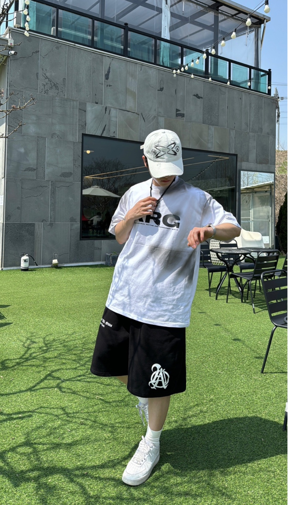 반바지 모델 착용 이미지-S26L18