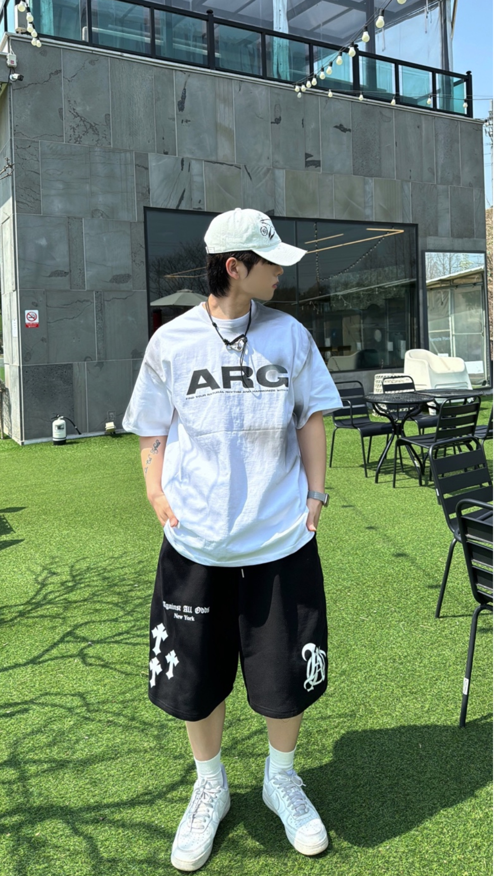 반바지 모델 착용 이미지-S26L21