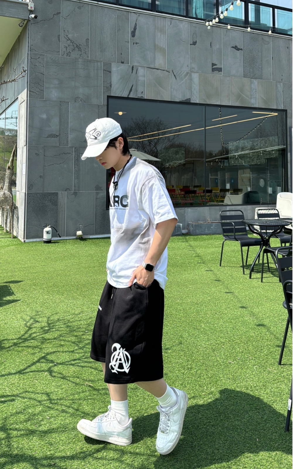 반바지 모델 착용 이미지-S26L19