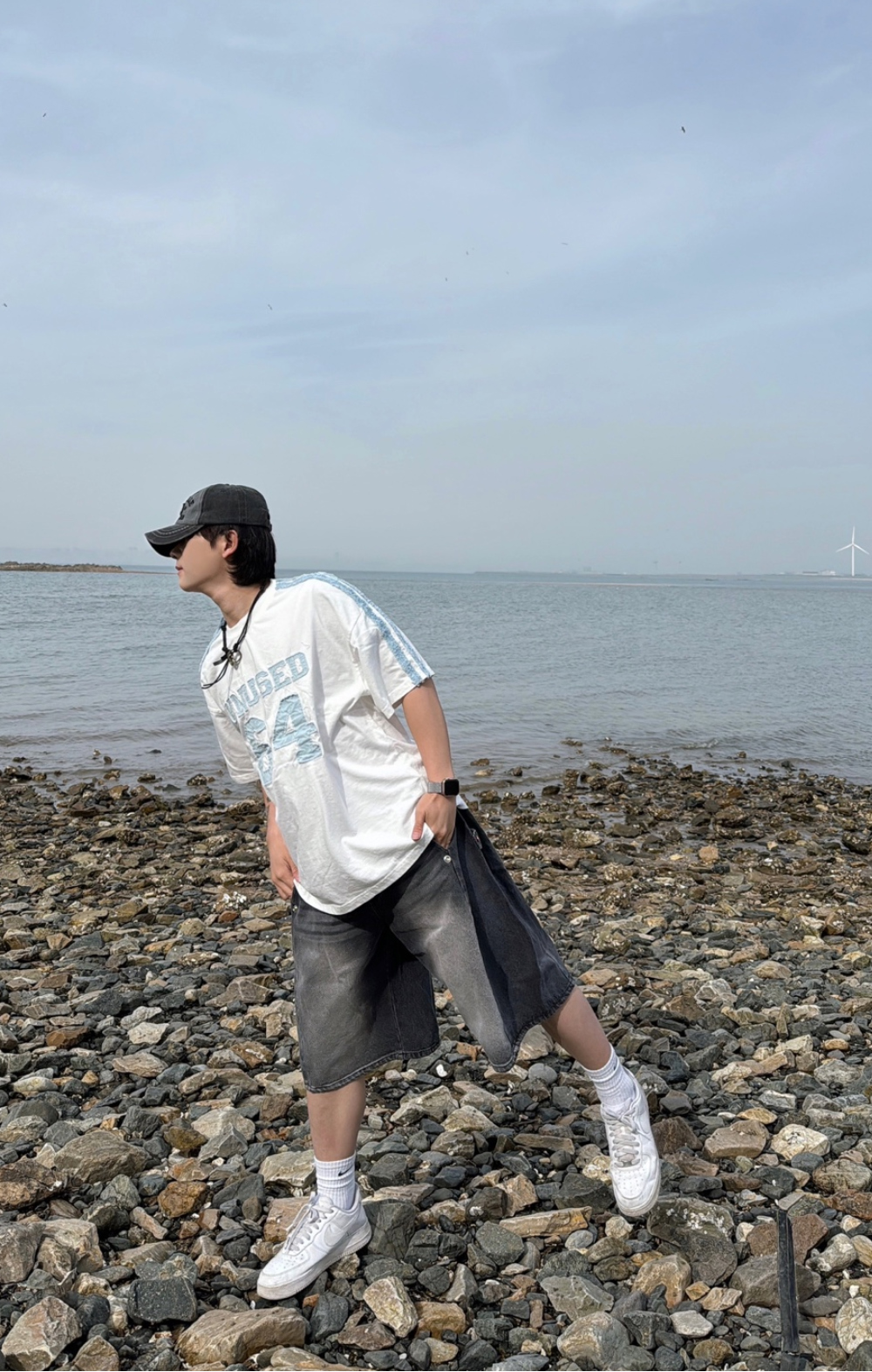 반바지 모델 착용 이미지-S47L70