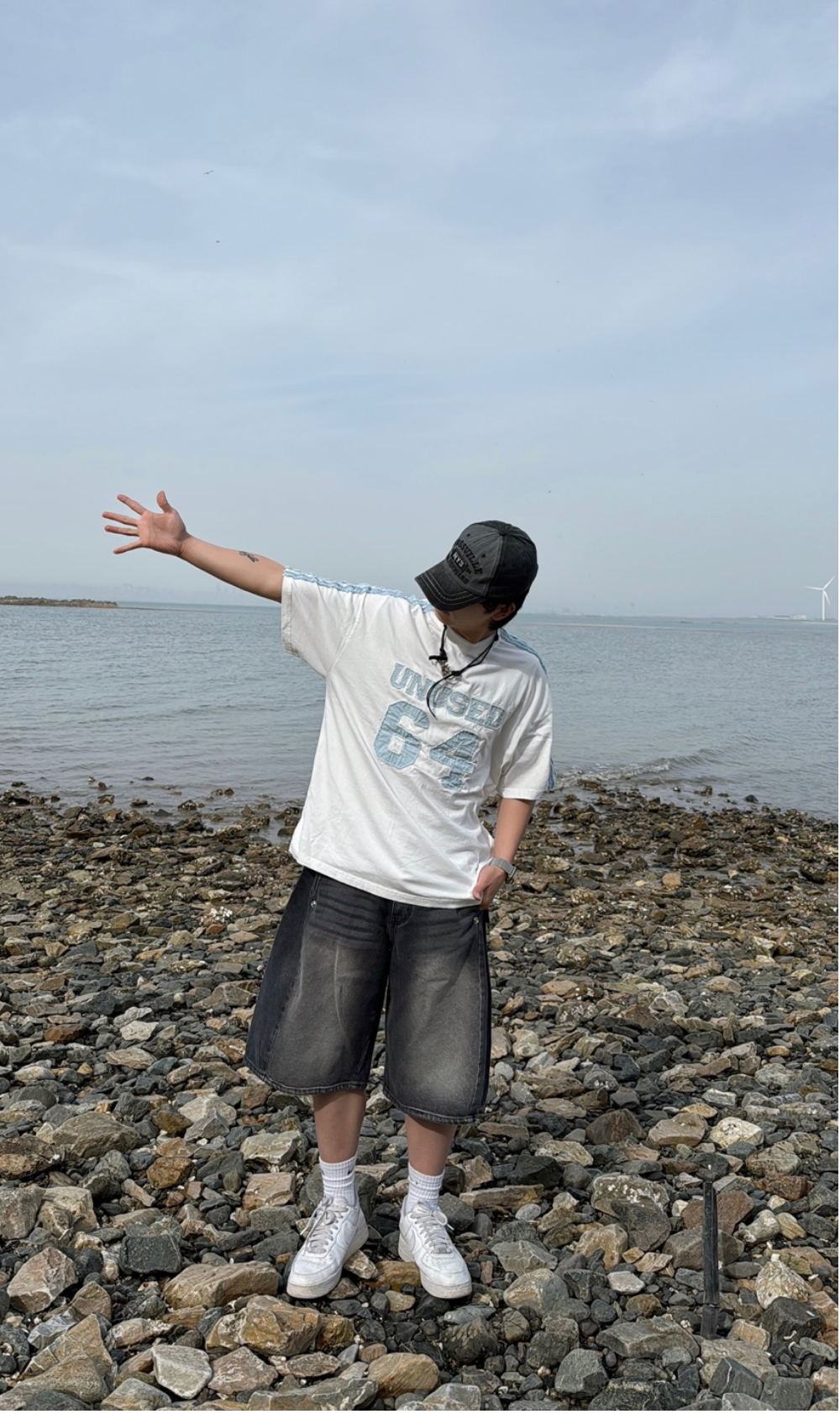 반바지 모델 착용 이미지-S26L18