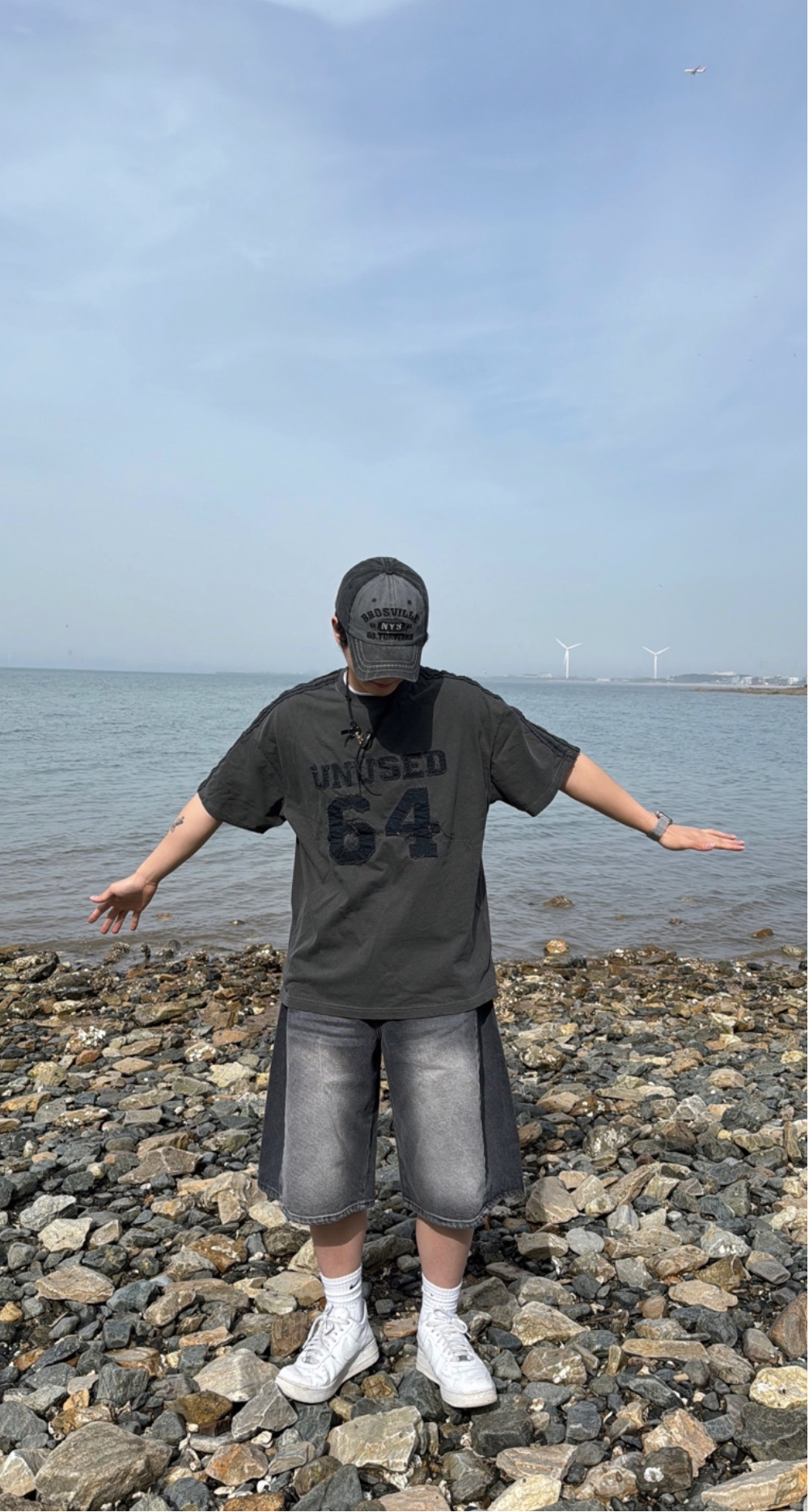 반바지 모델 착용 이미지-S42L1