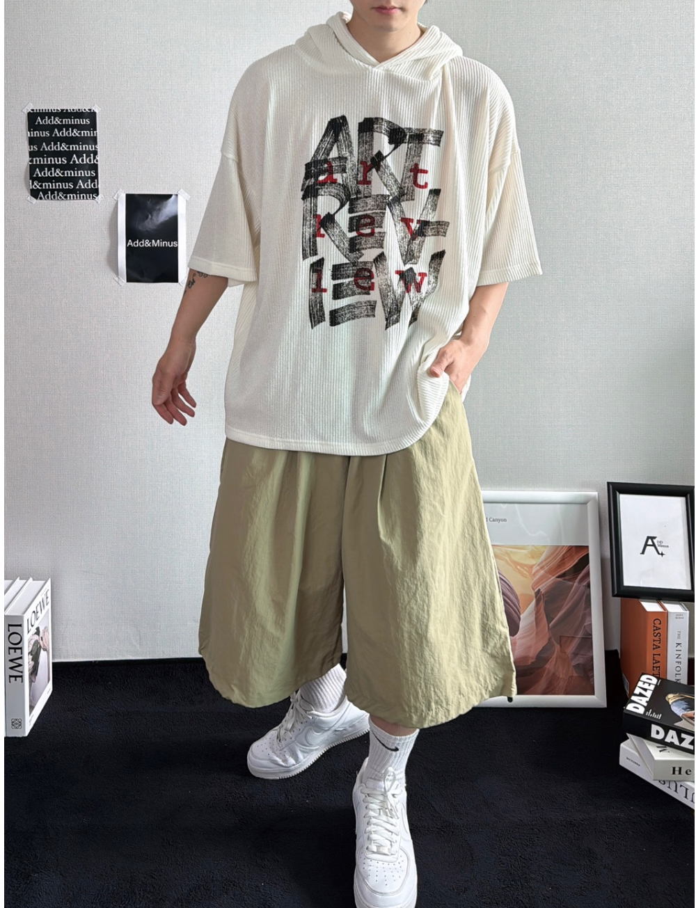 반팔 티셔츠 모델 착용 이미지-S26L74