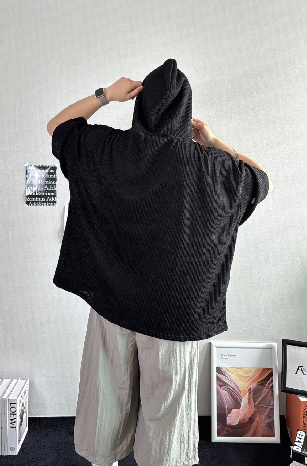 반팔 티셔츠 모델 착용 이미지-S47L73