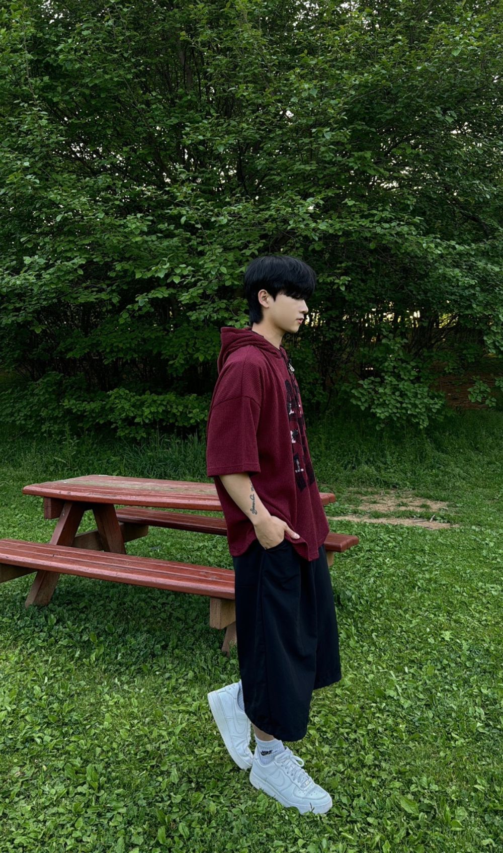 반팔 티셔츠 모델 착용 이미지-S47L72