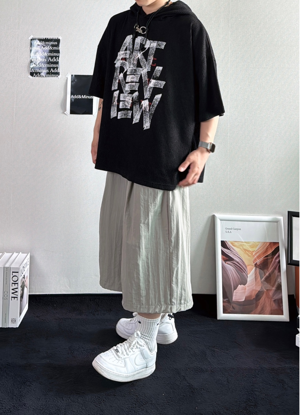 반팔 티셔츠 모델 착용 이미지-S26L30