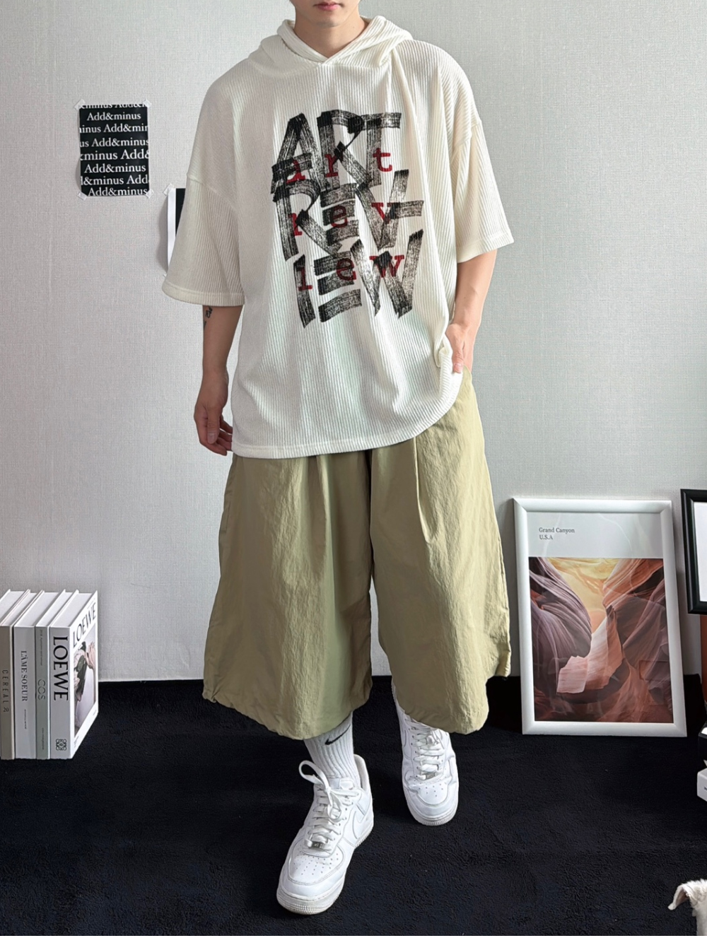 반팔 티셔츠 모델 착용 이미지-S74L1