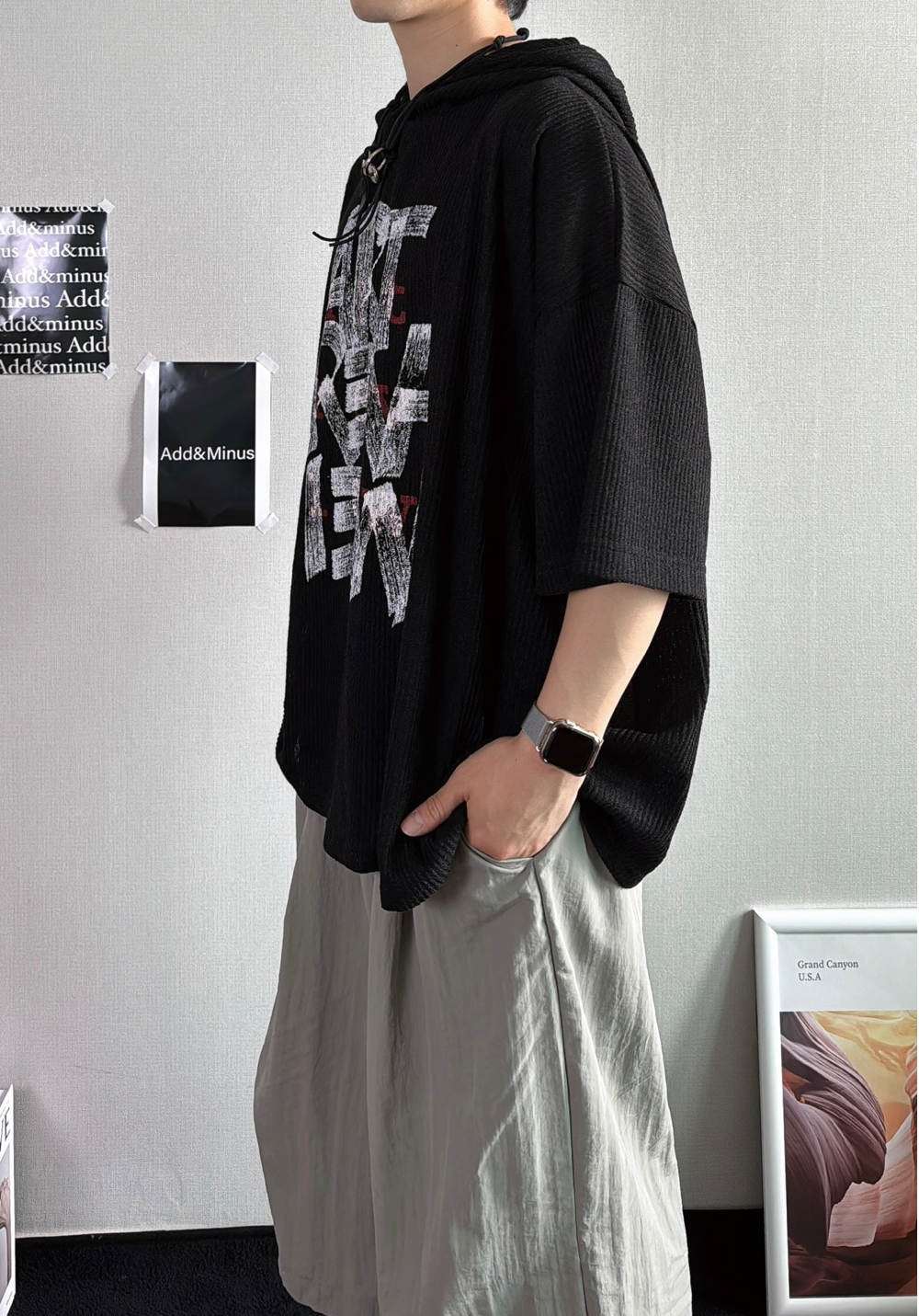 반팔 티셔츠 모델 착용 이미지-S35L71