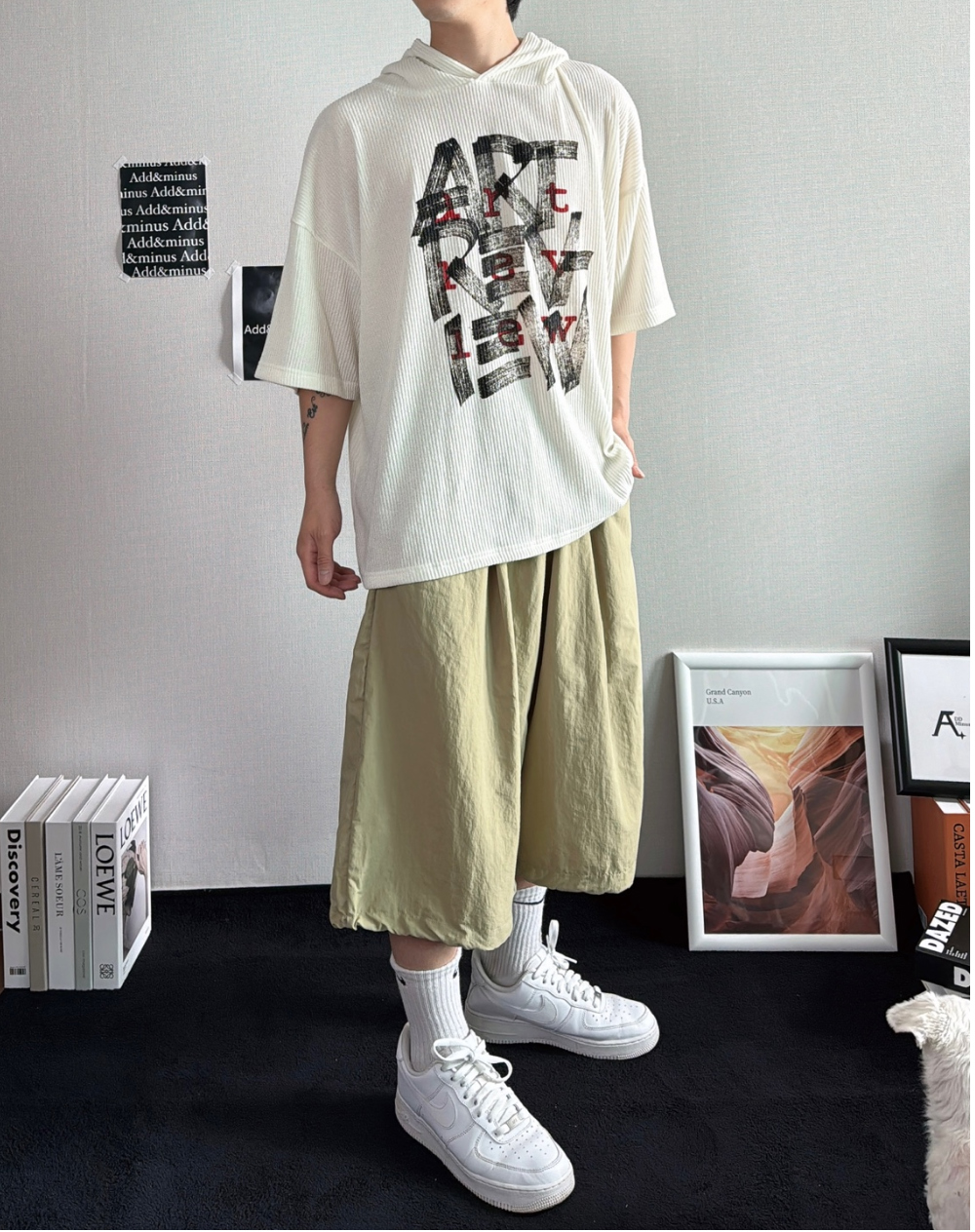 반팔 티셔츠 모델 착용 이미지-S47L74