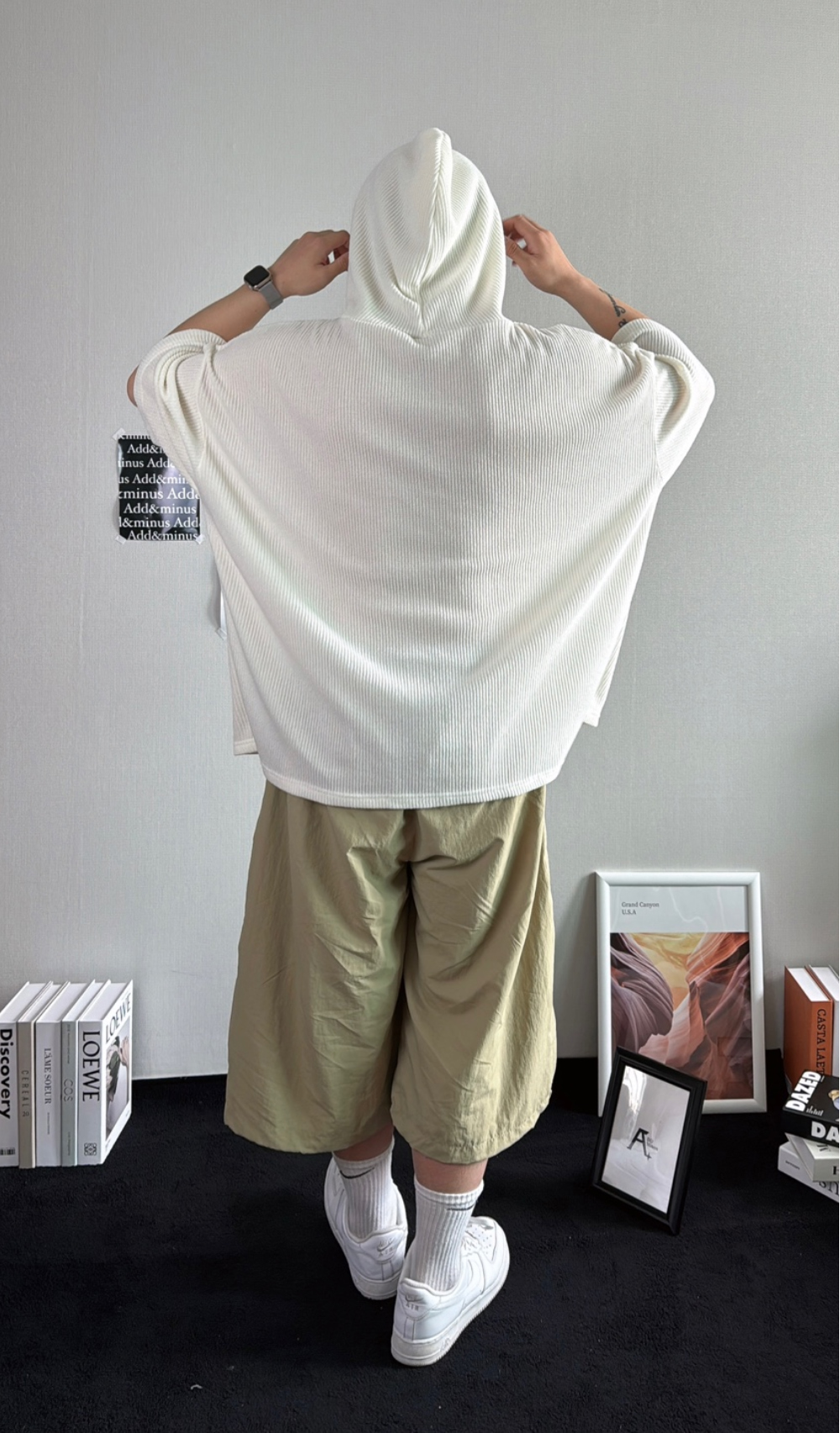 반팔 티셔츠 모델 착용 이미지-S44L13