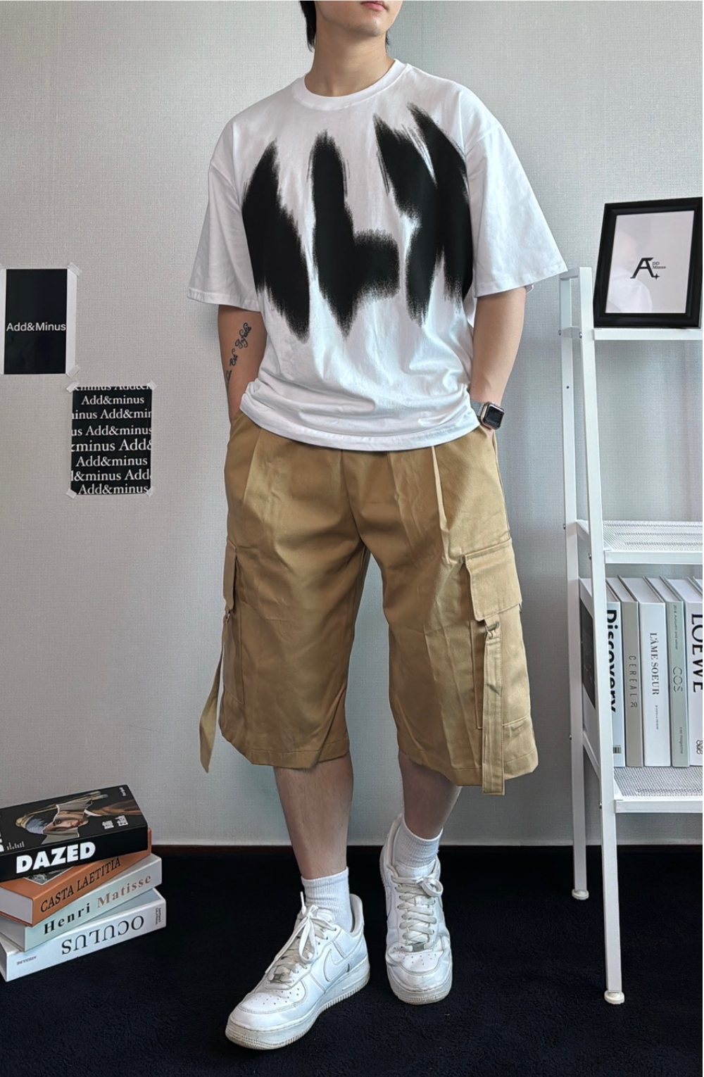 반팔 티셔츠 모델 착용 이미지-S26L30