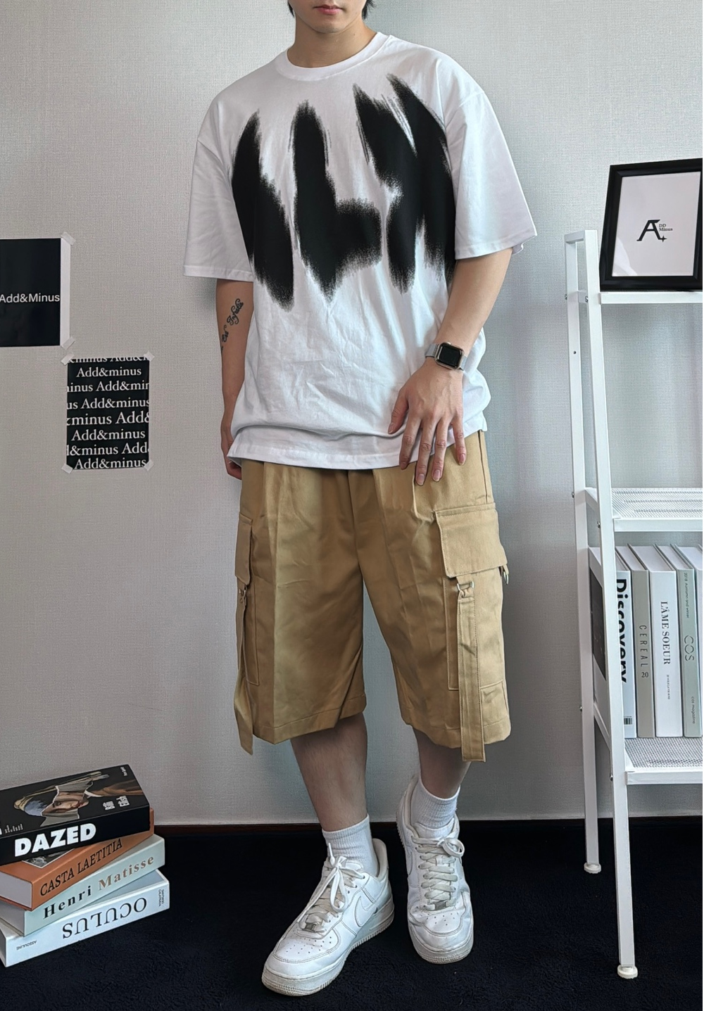 반팔 티셔츠 모델 착용 이미지-S35L71