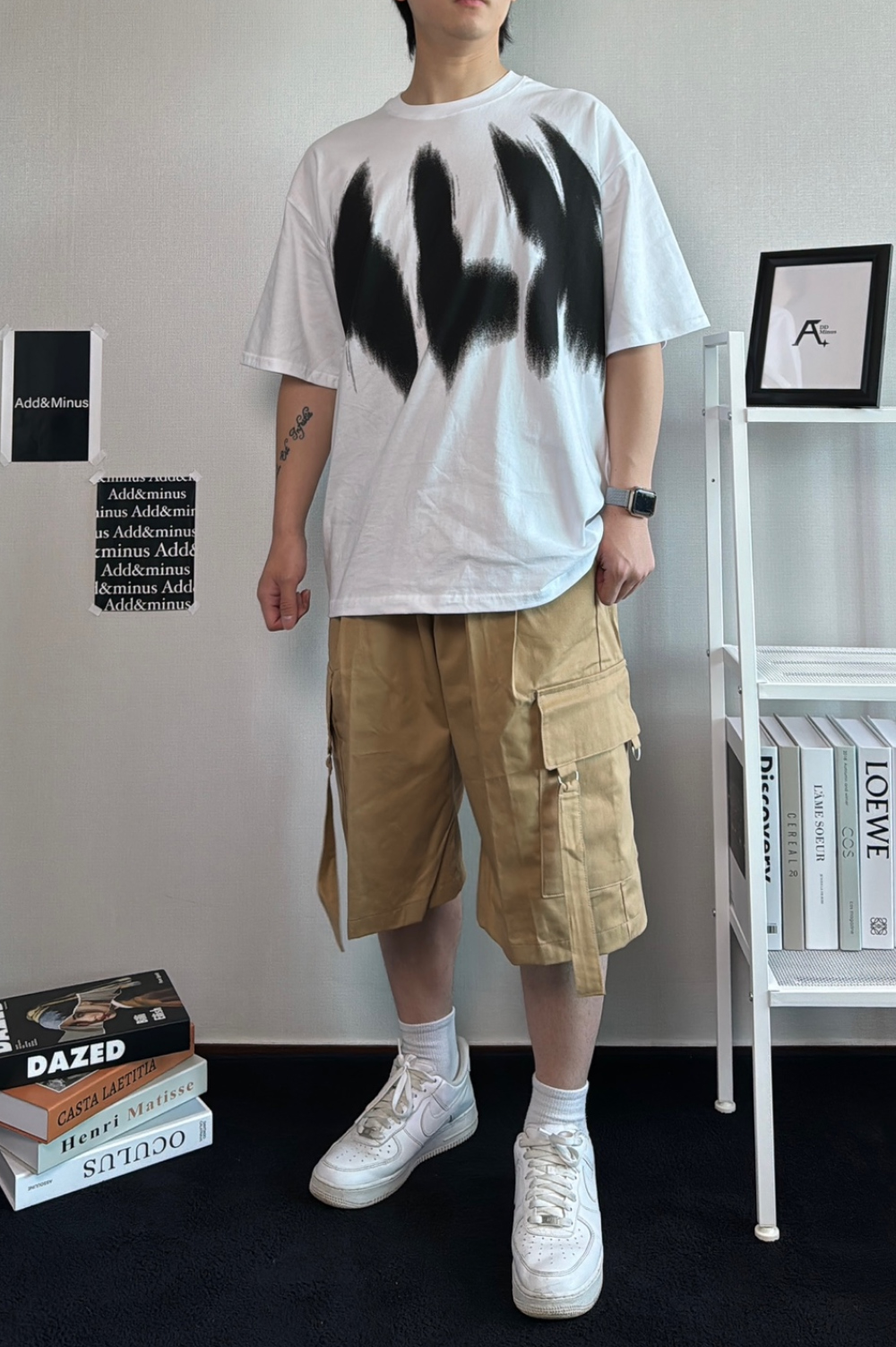 반팔 티셔츠 모델 착용 이미지-S35L73