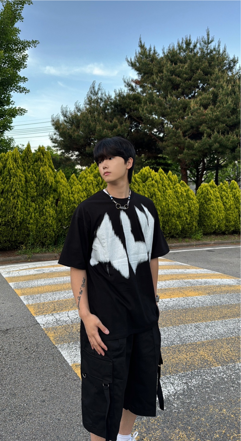 반팔 티셔츠 모델 착용 이미지-S26L77