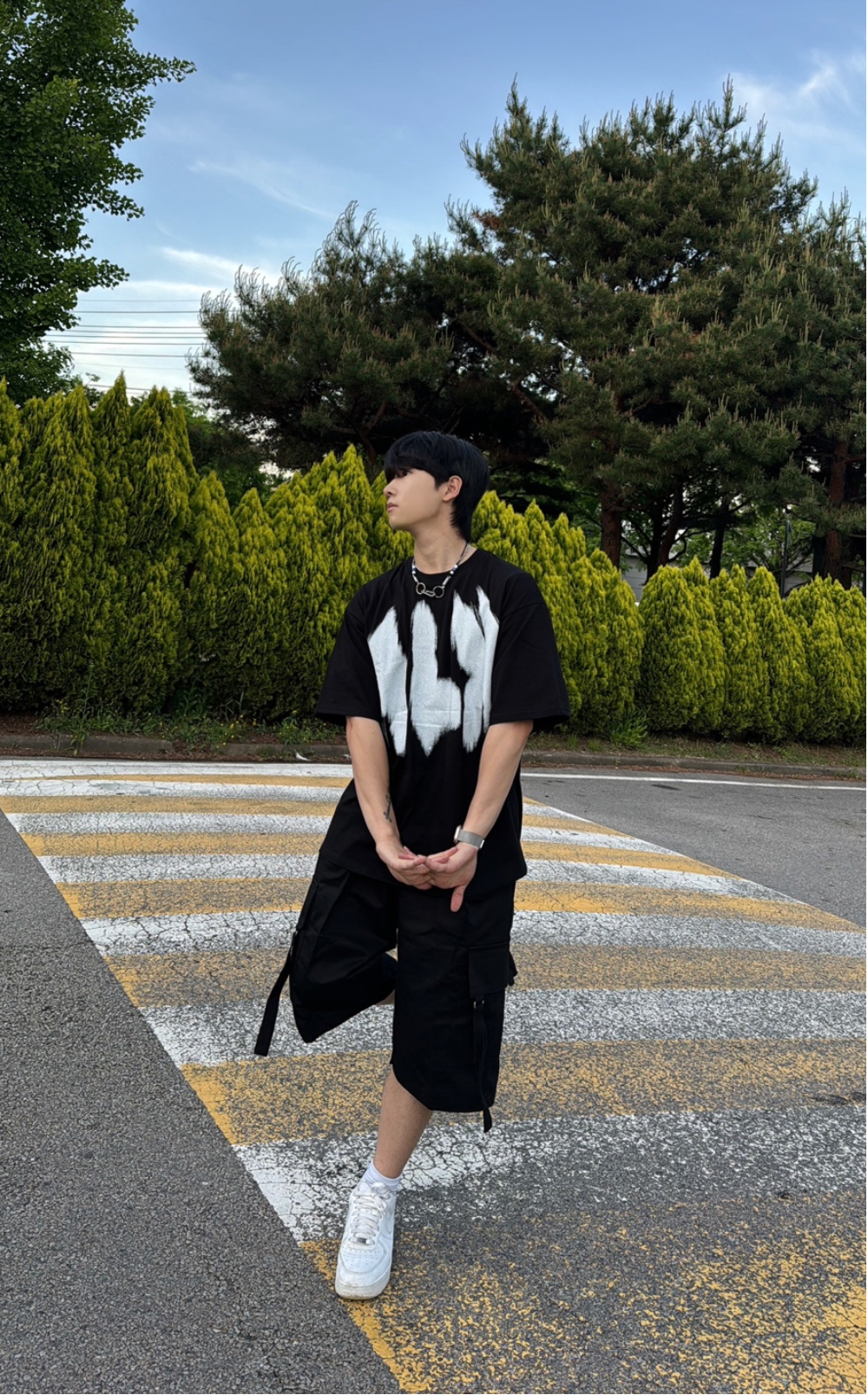 반팔 티셔츠 모델 착용 이미지-S35L70