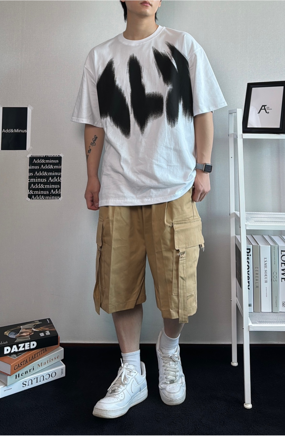 반팔 티셔츠 모델 착용 이미지-S39L75