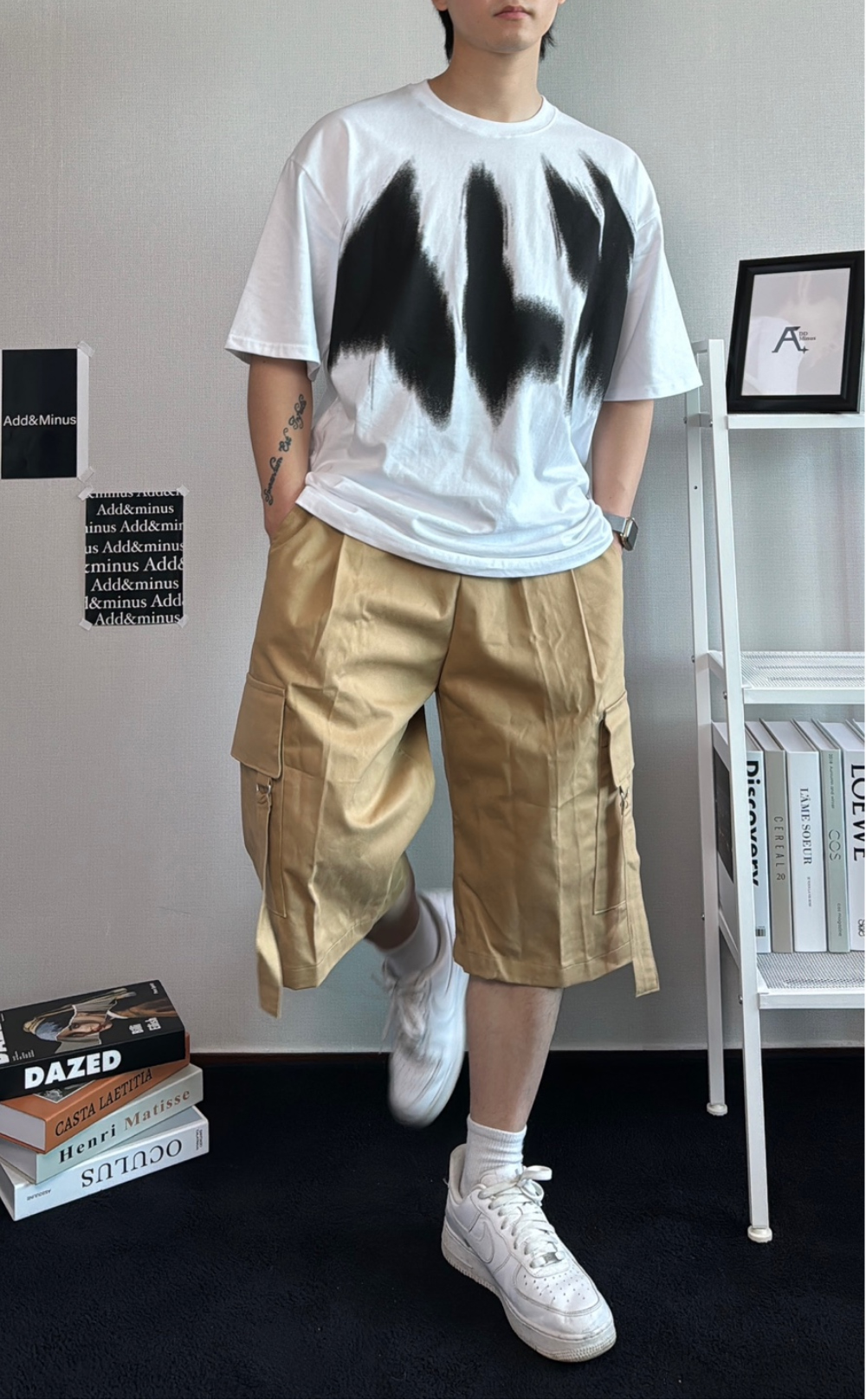 반팔 티셔츠 모델 착용 이미지-S47L71