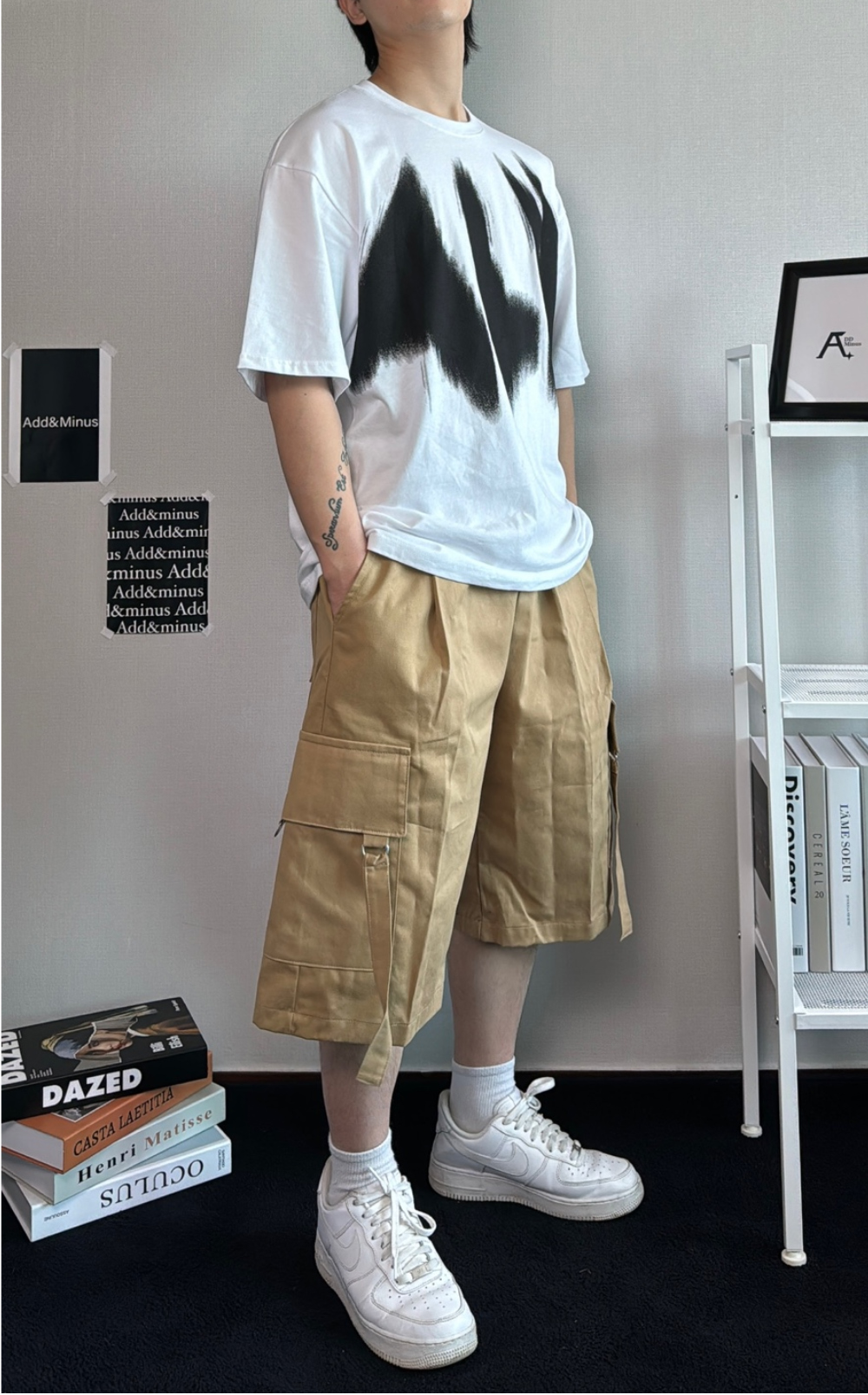 반팔 티셔츠 모델 착용 이미지-S26L28