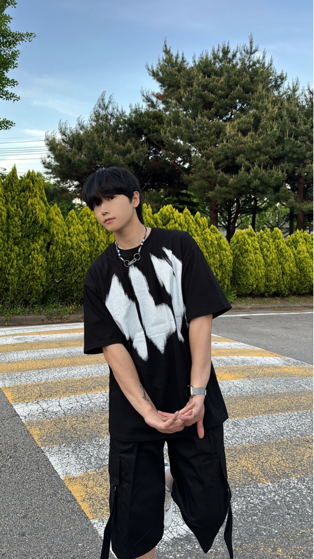 반팔 티셔츠 모델 착용 이미지-S42L1