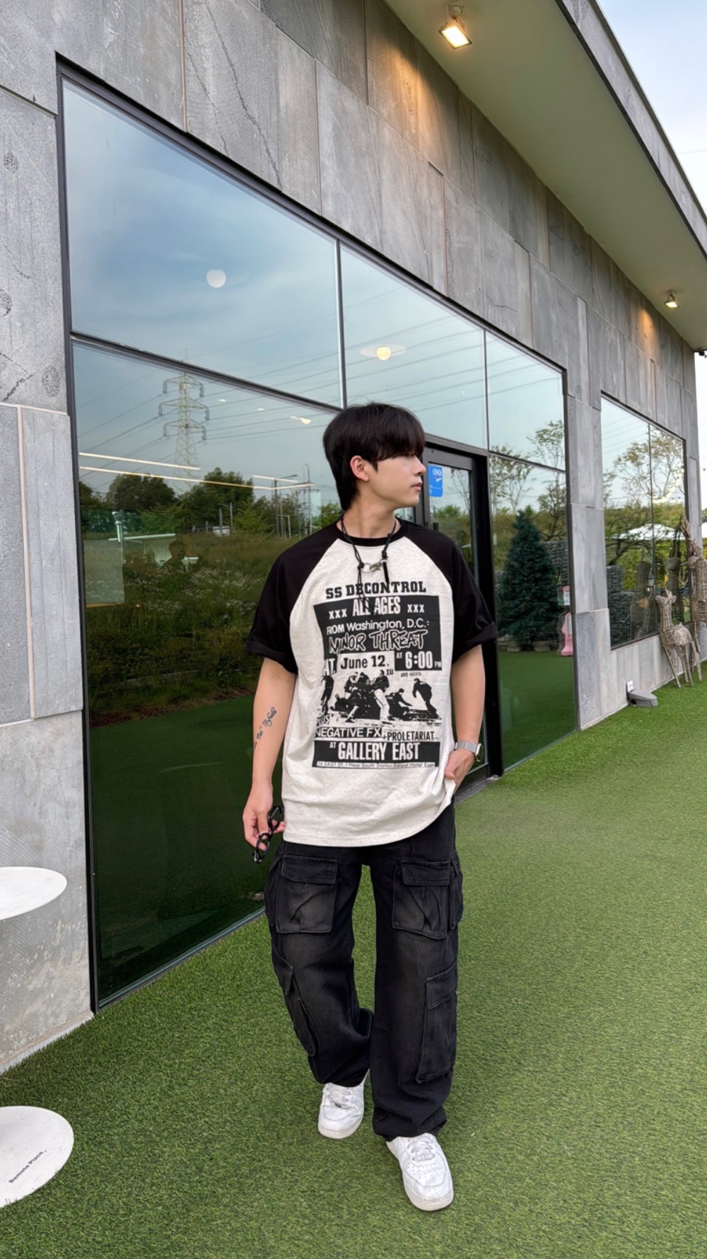 반팔 티셔츠 모델 착용 이미지-S26L29