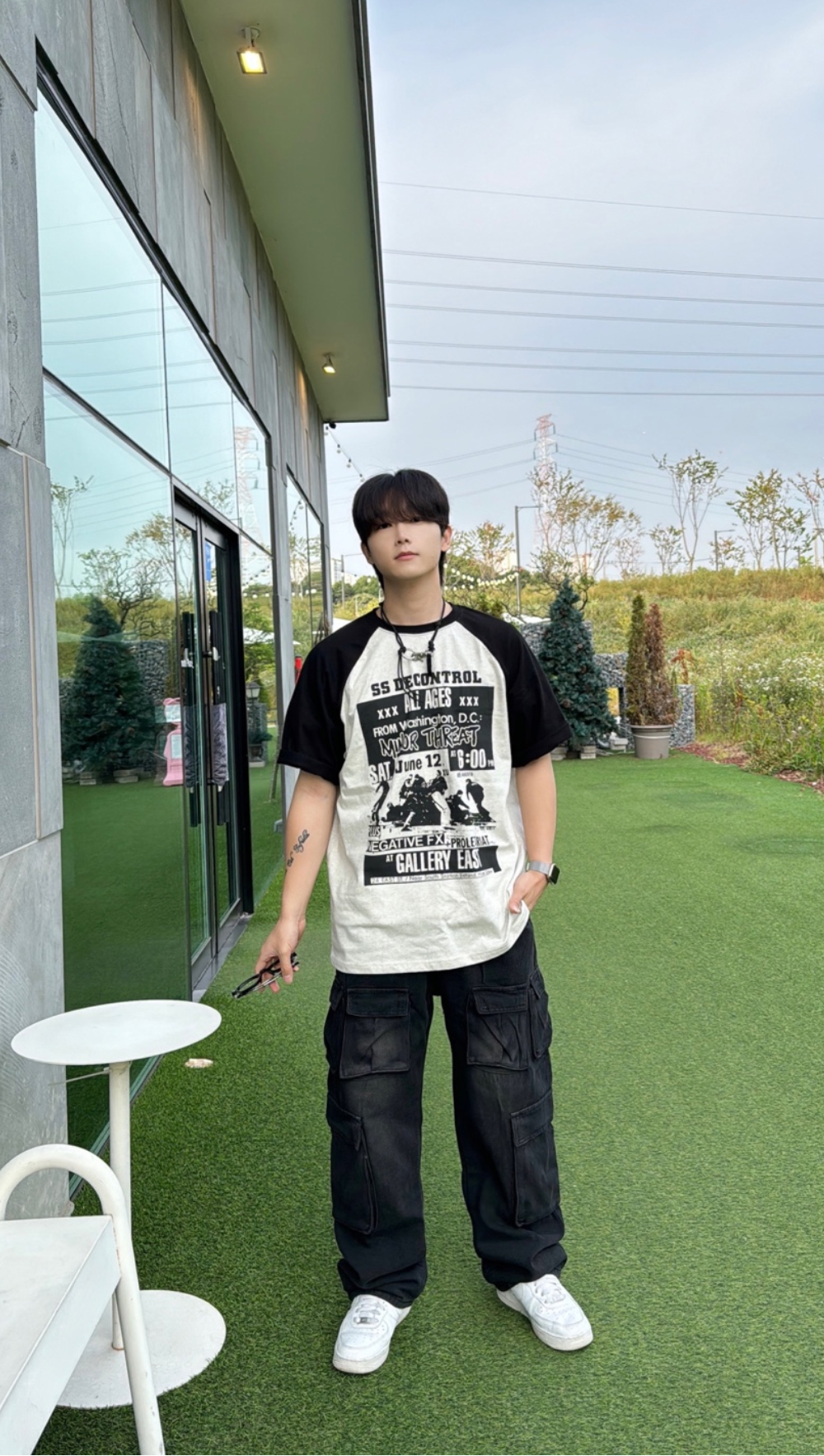 반팔 티셔츠 모델 착용 이미지-S26L22