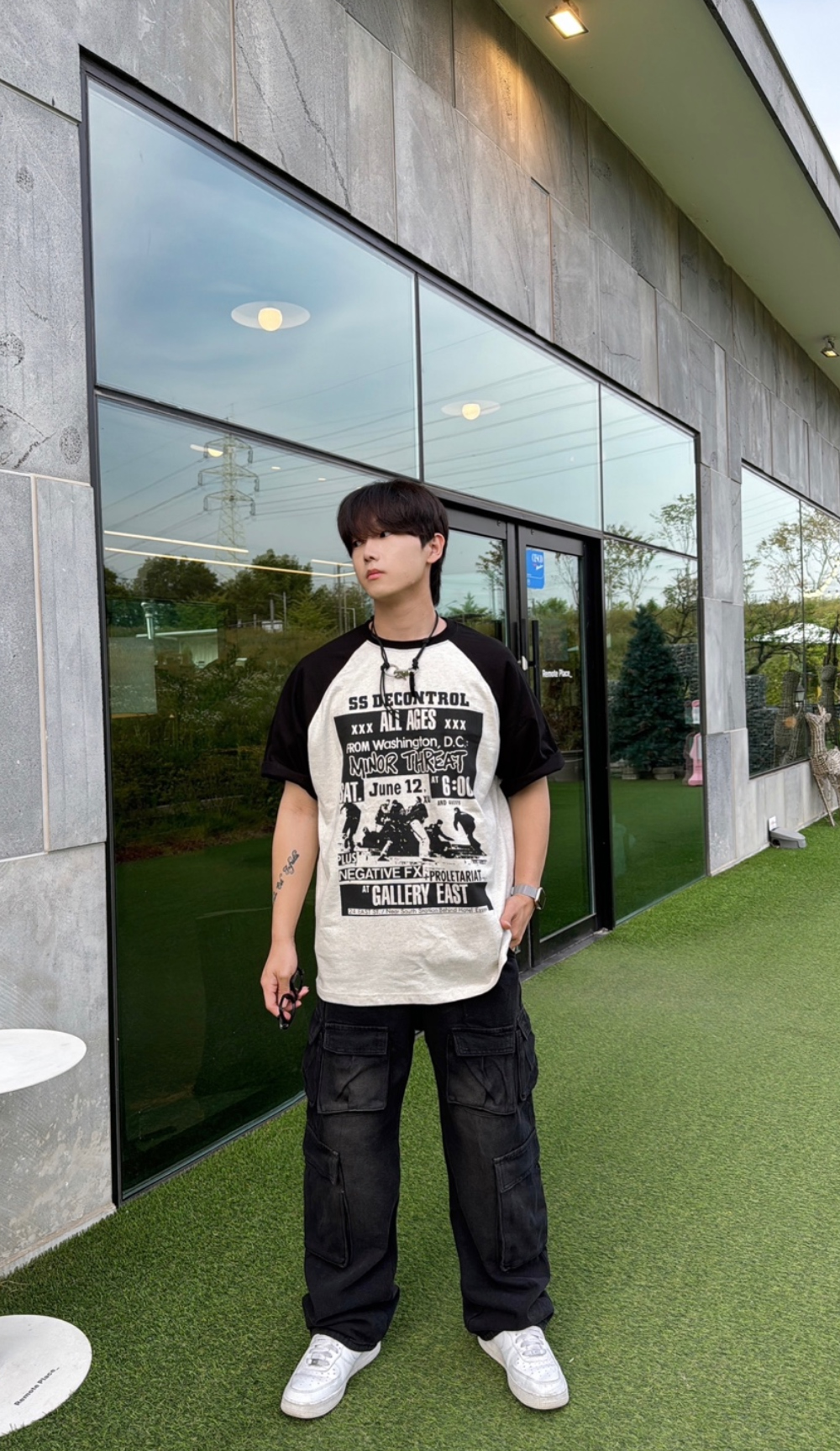 반팔 티셔츠 모델 착용 이미지-S51L75