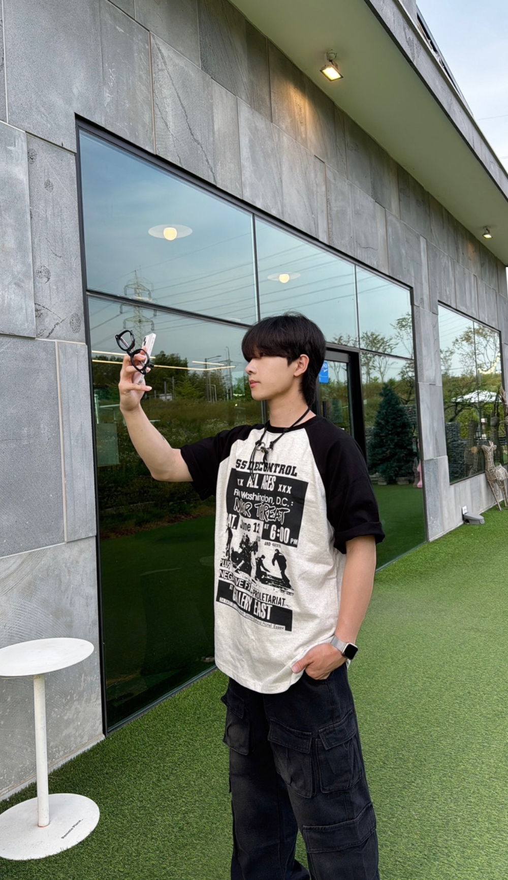 반팔 티셔츠 모델 착용 이미지-S86L2