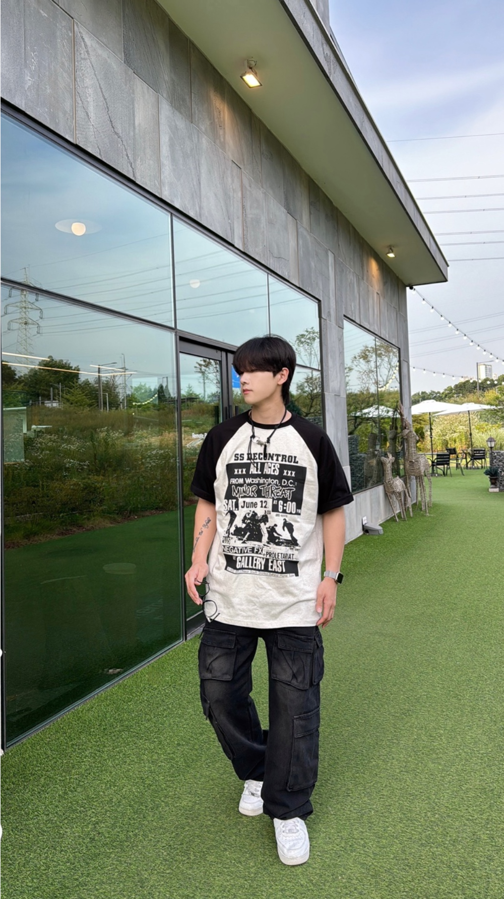 반팔 티셔츠 모델 착용 이미지-S47L70