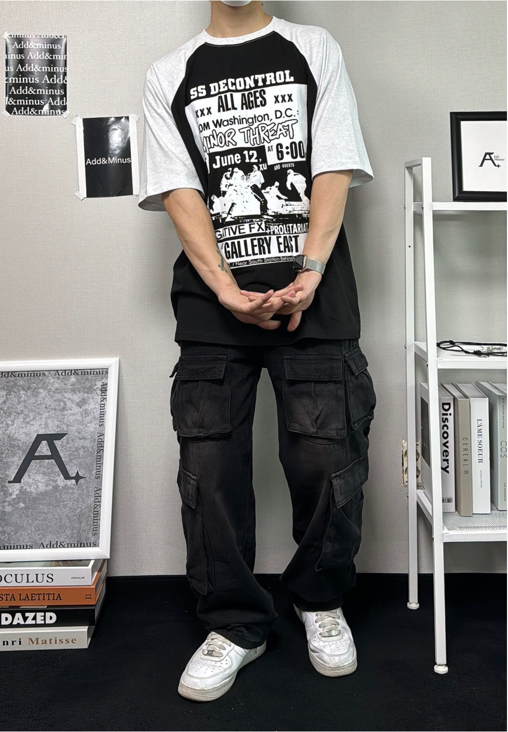 반팔 티셔츠 모델 착용 이미지-S35L70