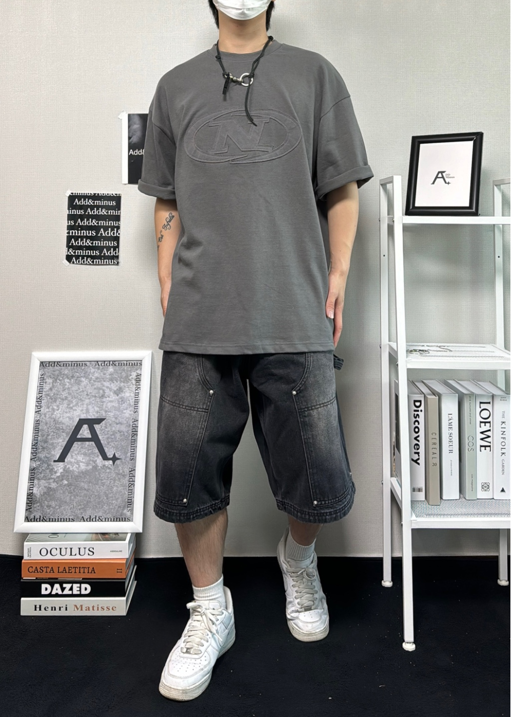 반팔 티셔츠 모델 착용 이미지-S39L75