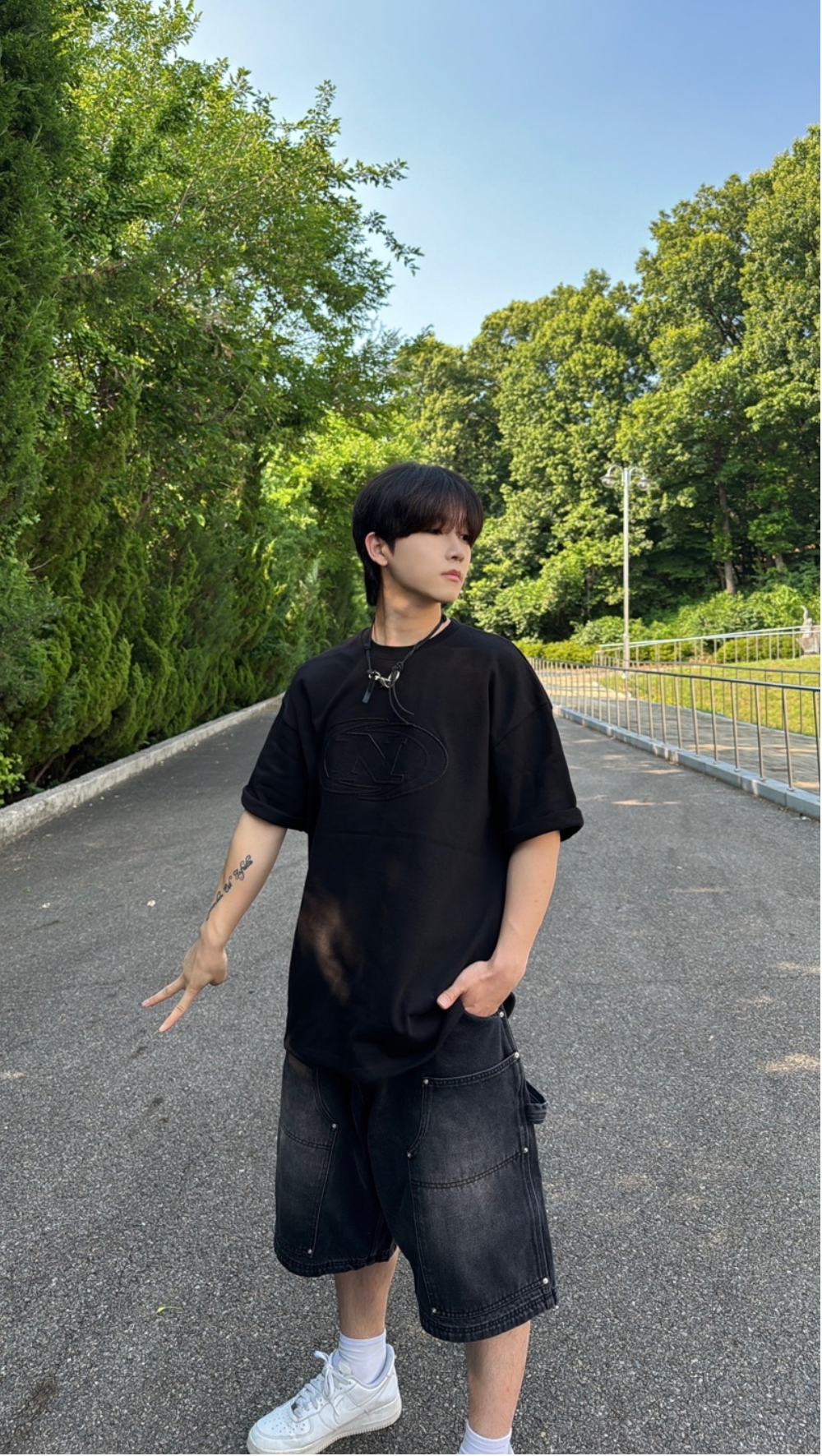 반팔 티셔츠 모델 착용 이미지-S26L18