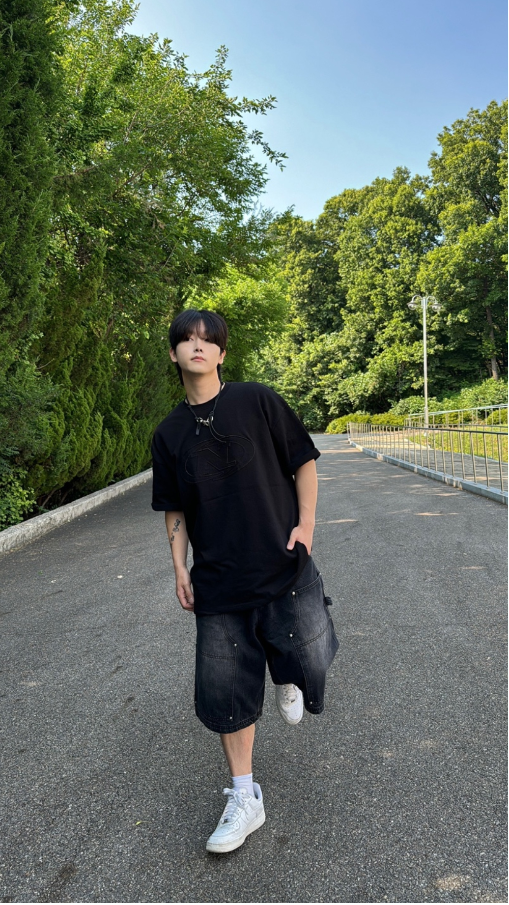 반팔 티셔츠 모델 착용 이미지-S26L19