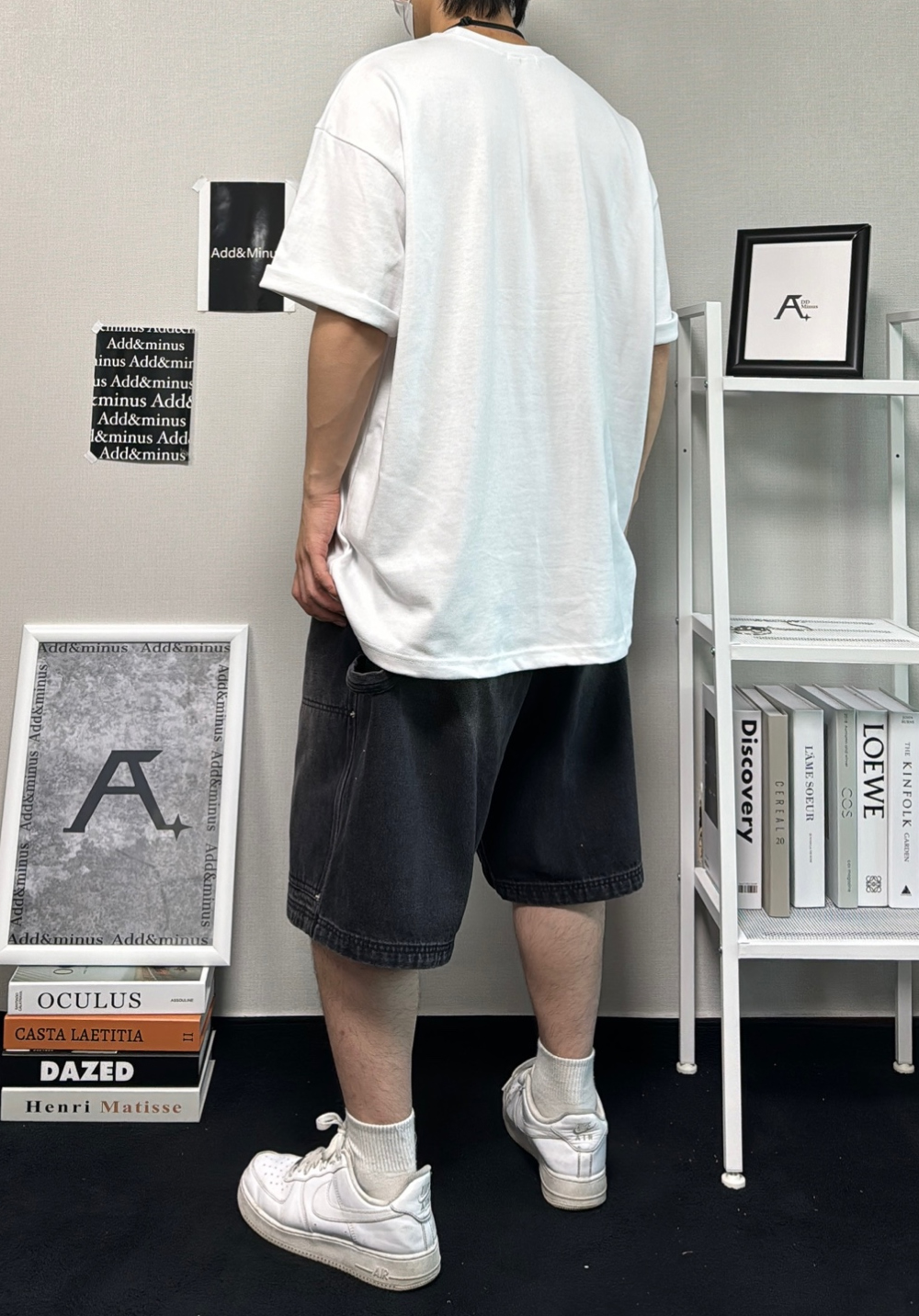 반팔 티셔츠 모델 착용 이미지-S47L77