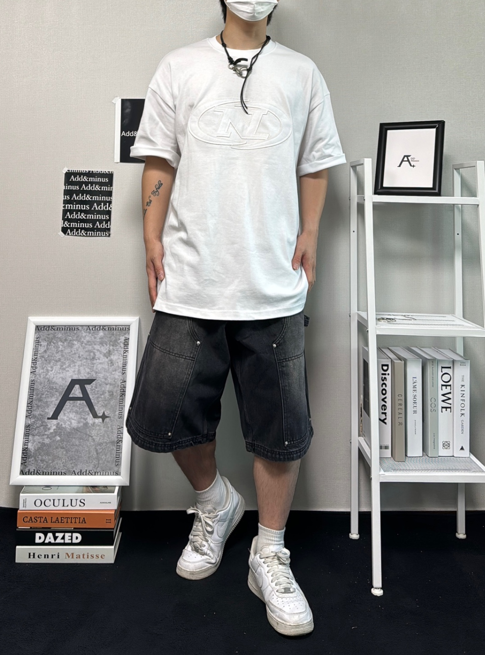 반팔 티셔츠 모델 착용 이미지-S39L74