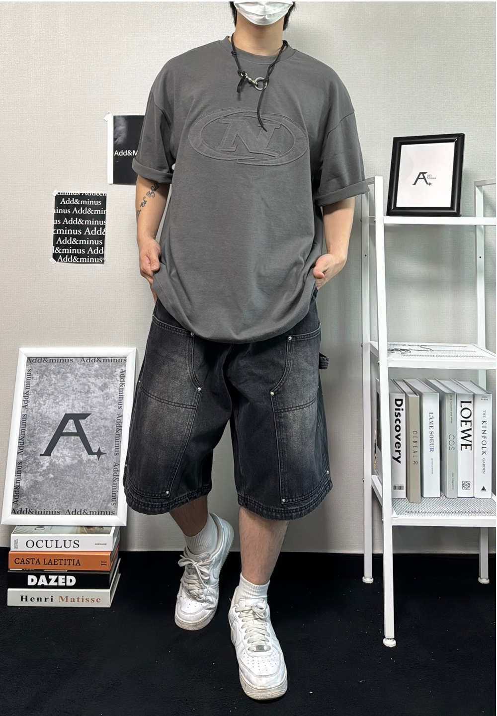 반팔 티셔츠 모델 착용 이미지-S35L71