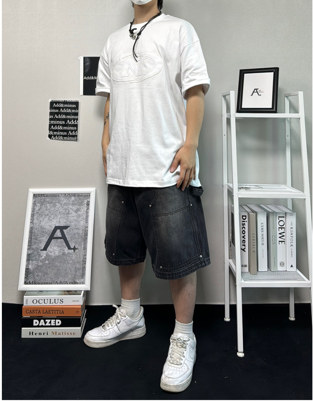 반팔 티셔츠 모델 착용 이미지-S26L74