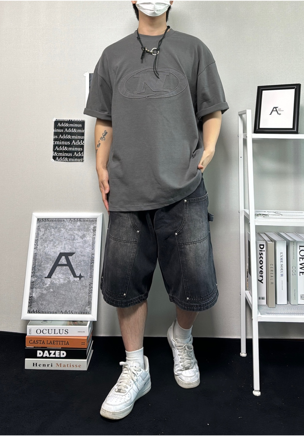 반팔 티셔츠 모델 착용 이미지-S26L28