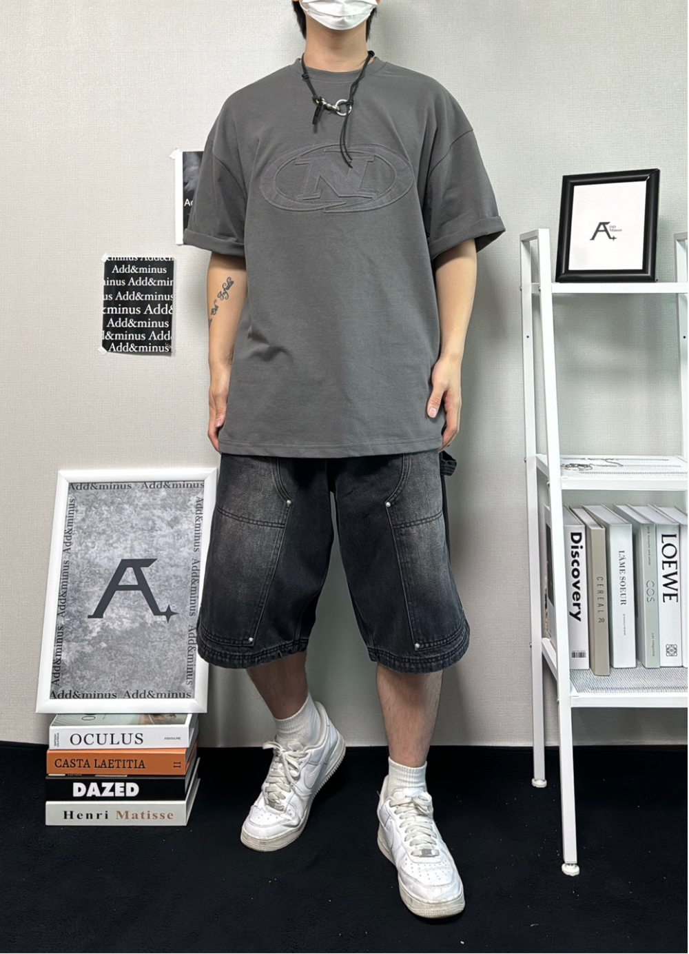 반팔 티셔츠 모델 착용 이미지-S26L30