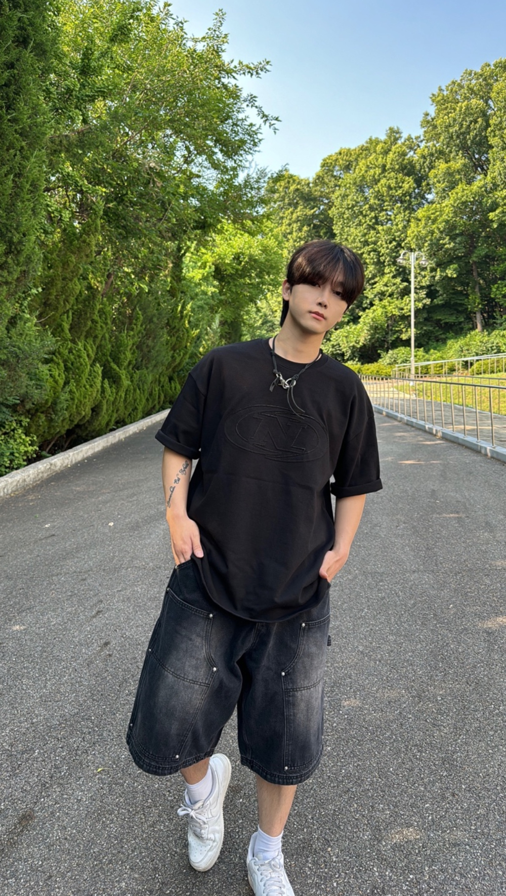 반팔 티셔츠 모델 착용 이미지-S47L70