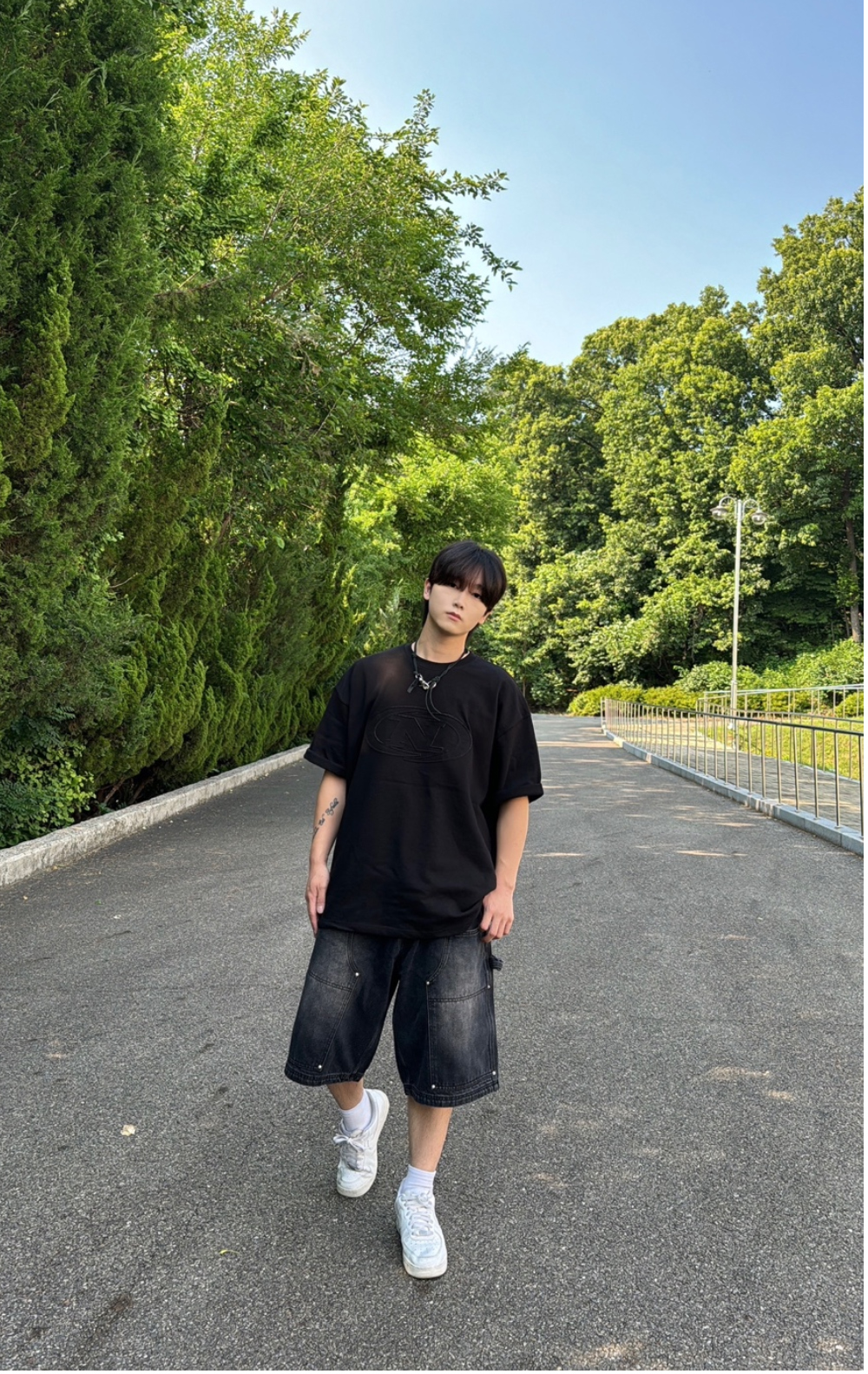 반팔 티셔츠 모델 착용 이미지-S47L76