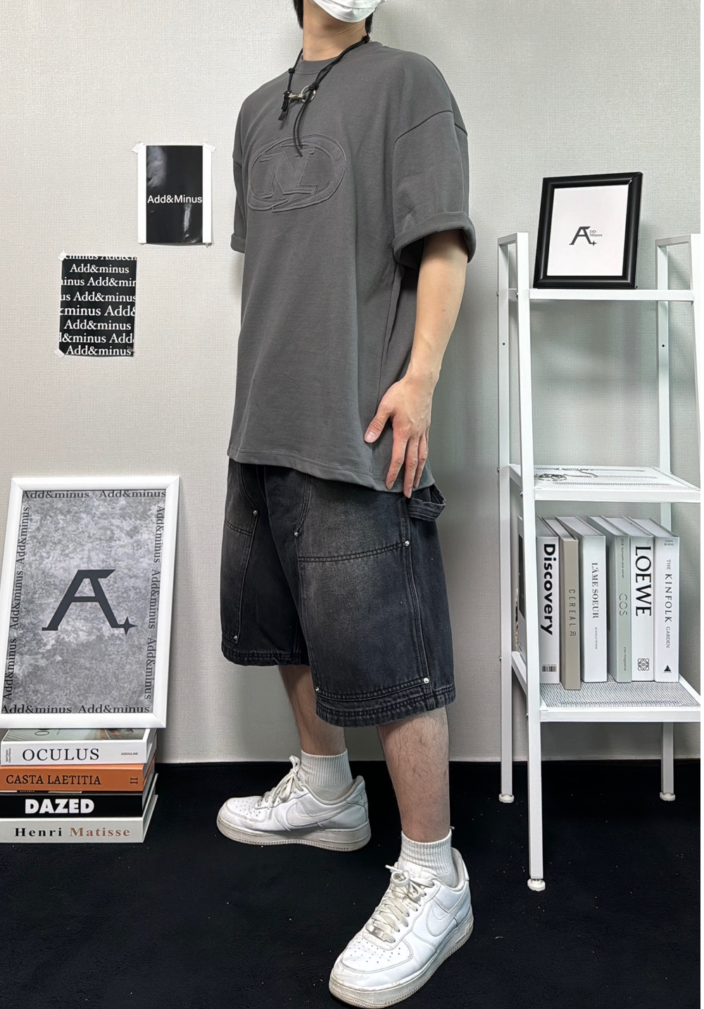 반팔 티셔츠 모델 착용 이미지-S47L71