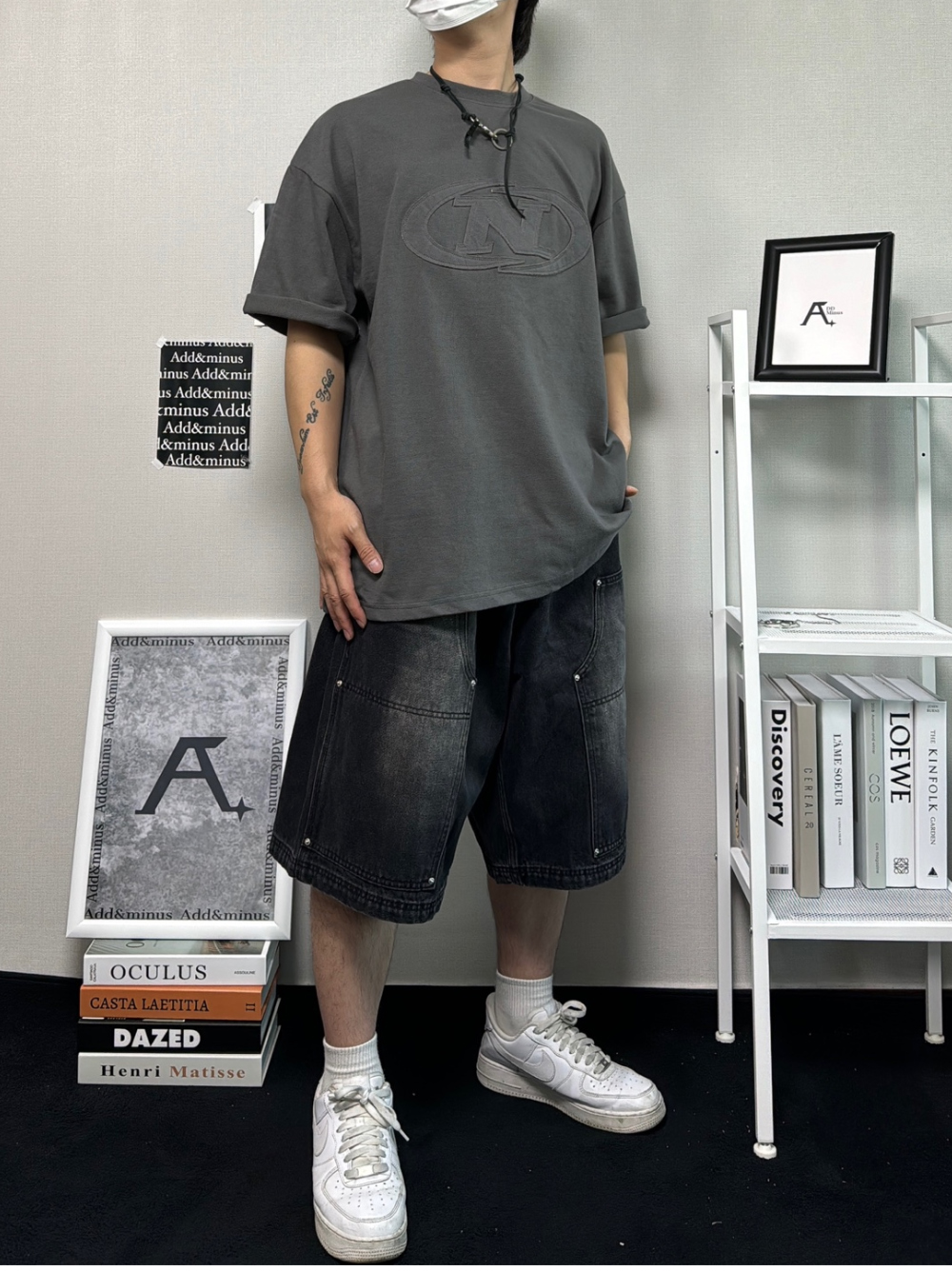 반팔 티셔츠 모델 착용 이미지-S26L24