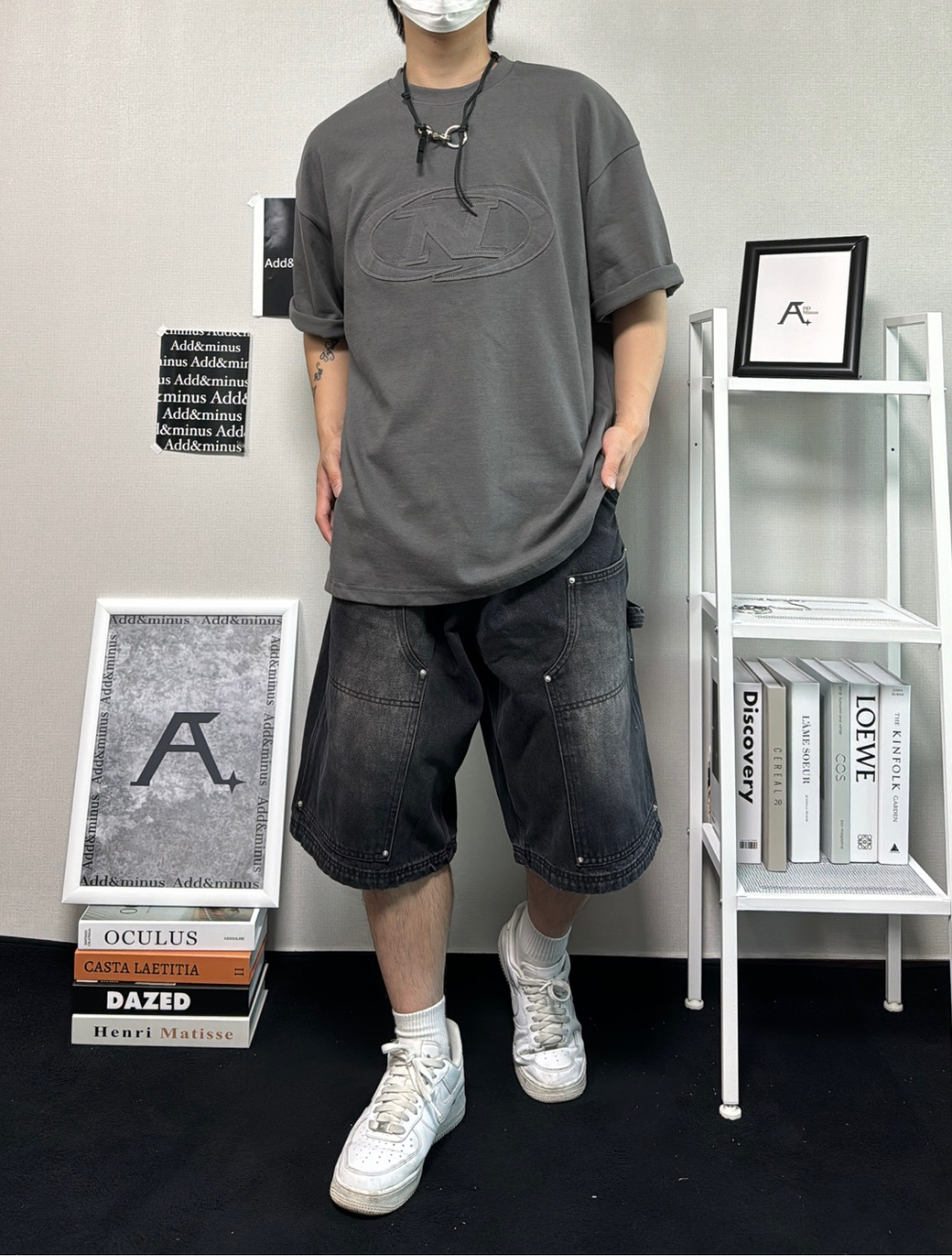 반팔 티셔츠 모델 착용 이미지-S35L73